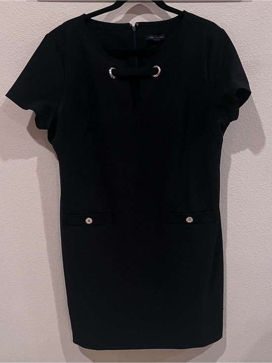 Tommy Hilfiger Dresses & Skirts - Tommy Hilfiger Black Short-Sleeve Shift Dress with Metal Ring Detail